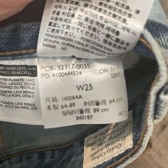 Levi denim shorts - Picture 3 of 3